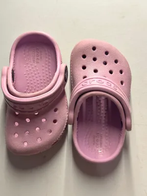 Cute purple crocs size 4, Shoes 4 (Baby: 0-12 mth)