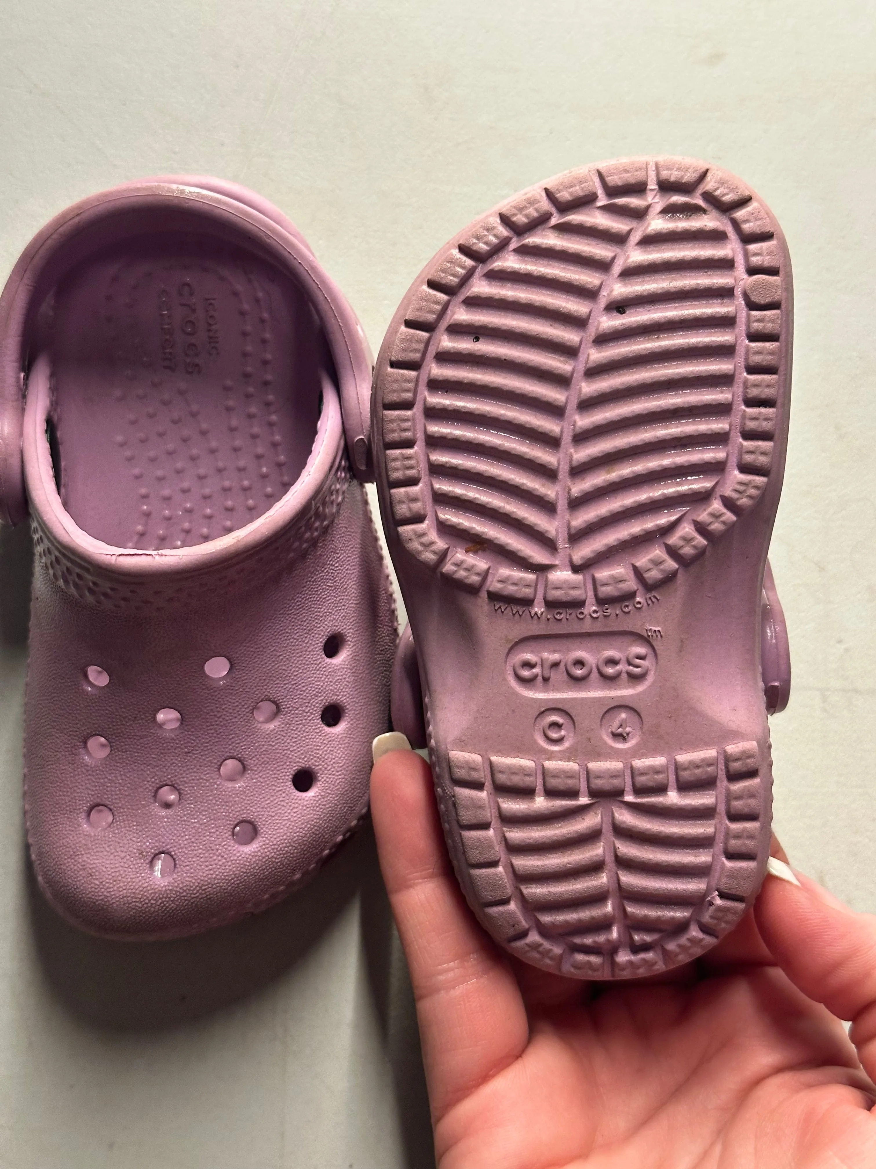 Cute purple crocs size 4, Shoes 4 (Baby: 0-12 mth)