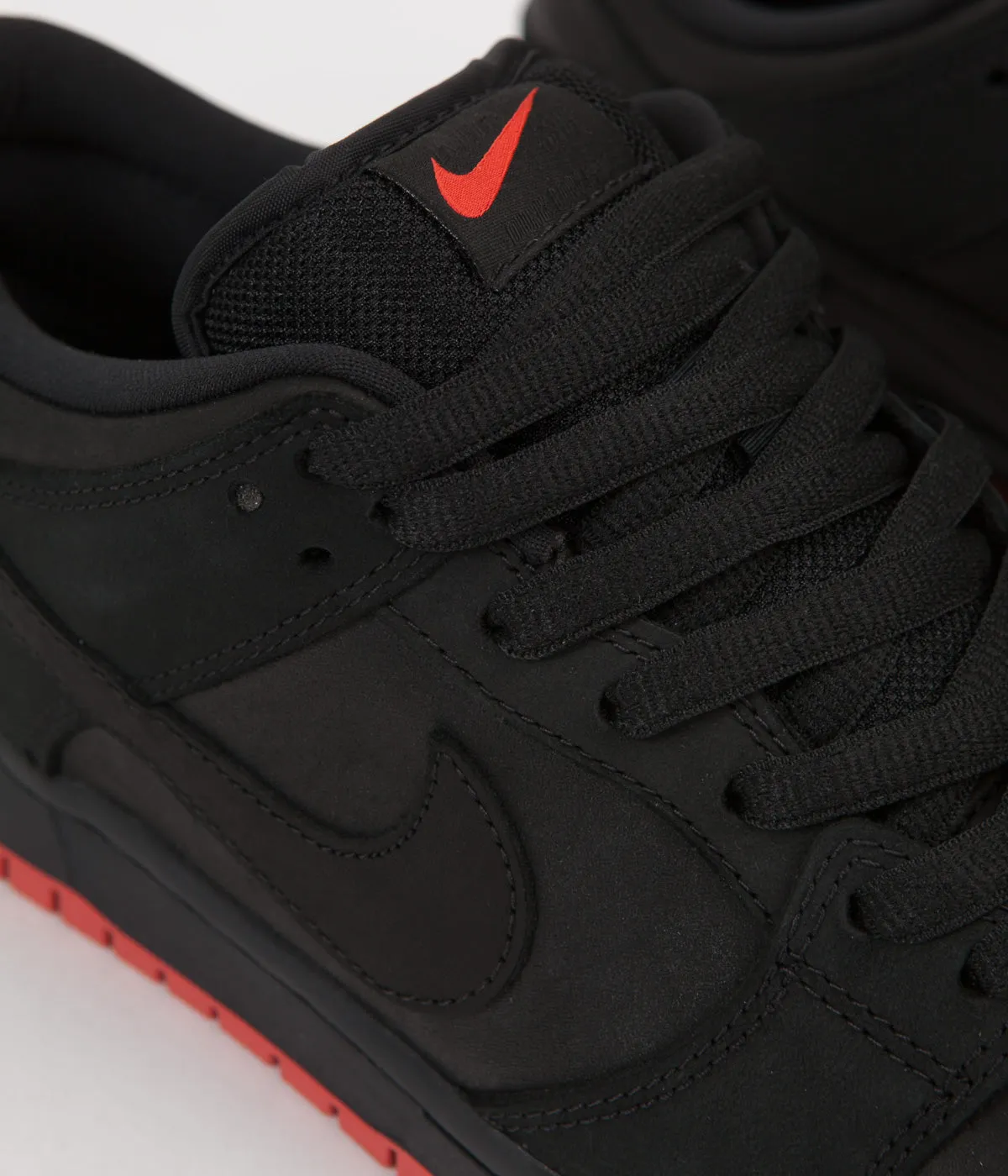 Nike SB Dunk Low 'Black Pigeon' Shoes - Black / Black - Sienna